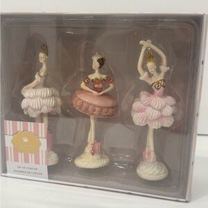 Cupcakes and cashmere cake ballerinas